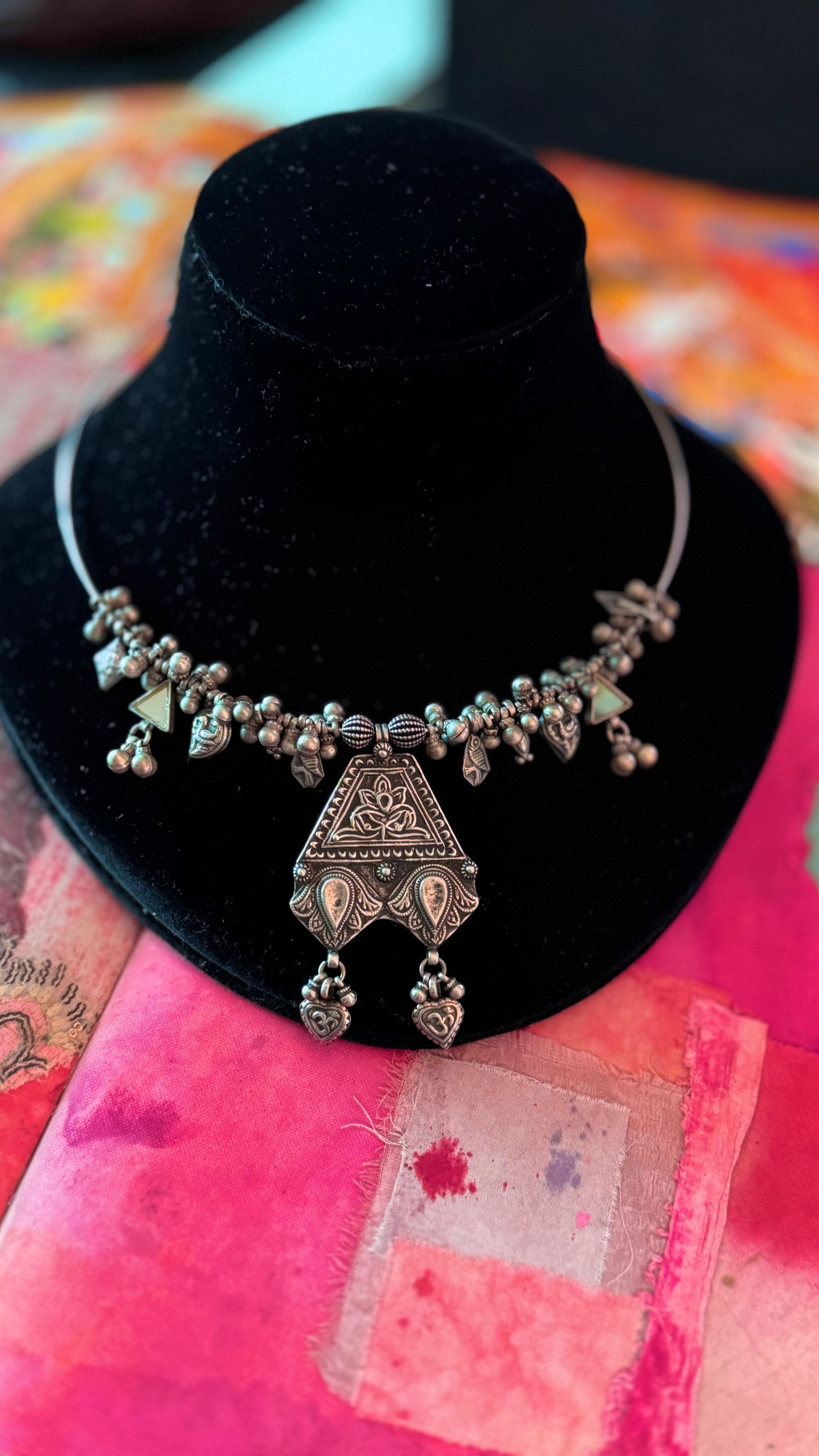 Fusion Hasli “Tripti” - A Masterpiece that merges Tradition with Contemporary Charm.