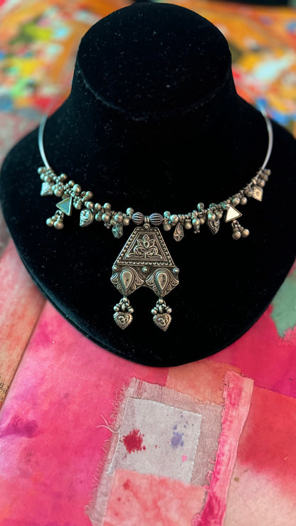 Fusion Hasli “Tripti” -  A Masterpiece that merges Tradition with Contemporary Charm.
