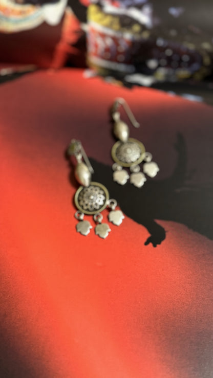 Tara-Collection “Aura”-  Shine like a star with “Tara” the earring collection that dazzles.